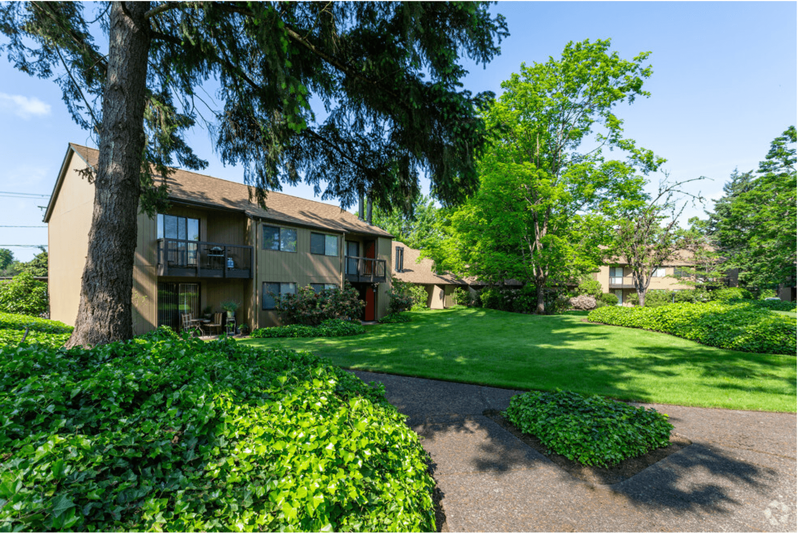 Eugene Apartment: 1800 Cal Young Road