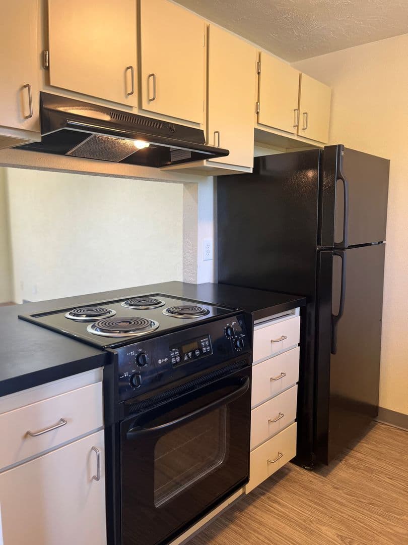 Eugene Apartment: 1800 Cal Young Road