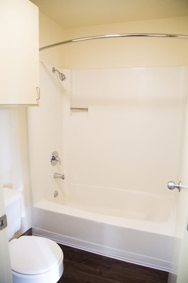 Eugene Apartment: 1800 Cal Young Road