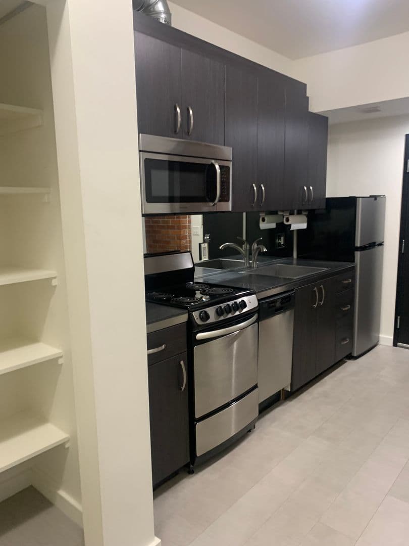 Eugene Apartment: 877 E. Park Street