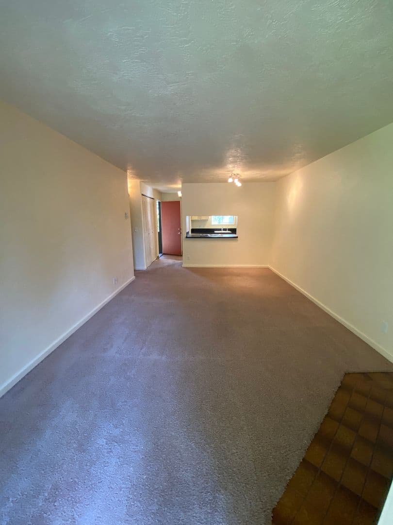Eugene Apartment: 1800 Cal Young Road