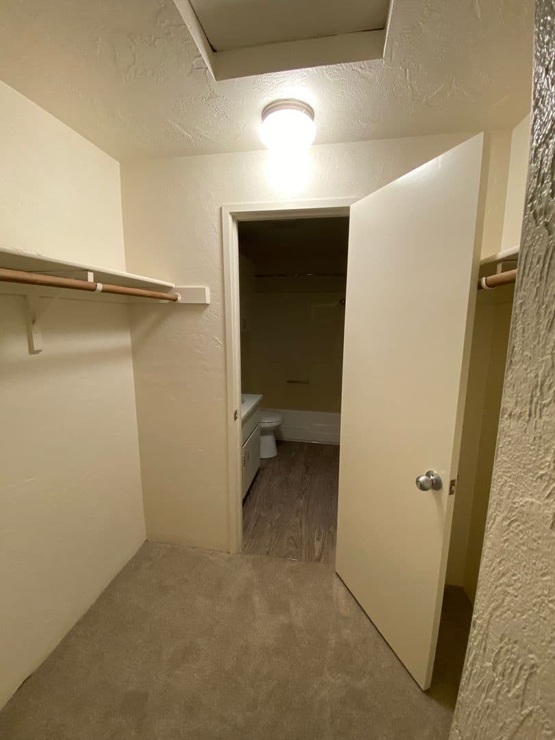 Eugene Apartment: 1800 Cal Young Road