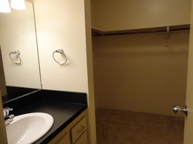 Eugene Apartment: 1800 Cal Young Road