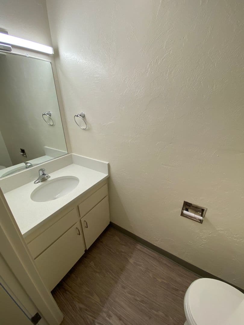 Eugene Apartment: 1800 Cal Young Road