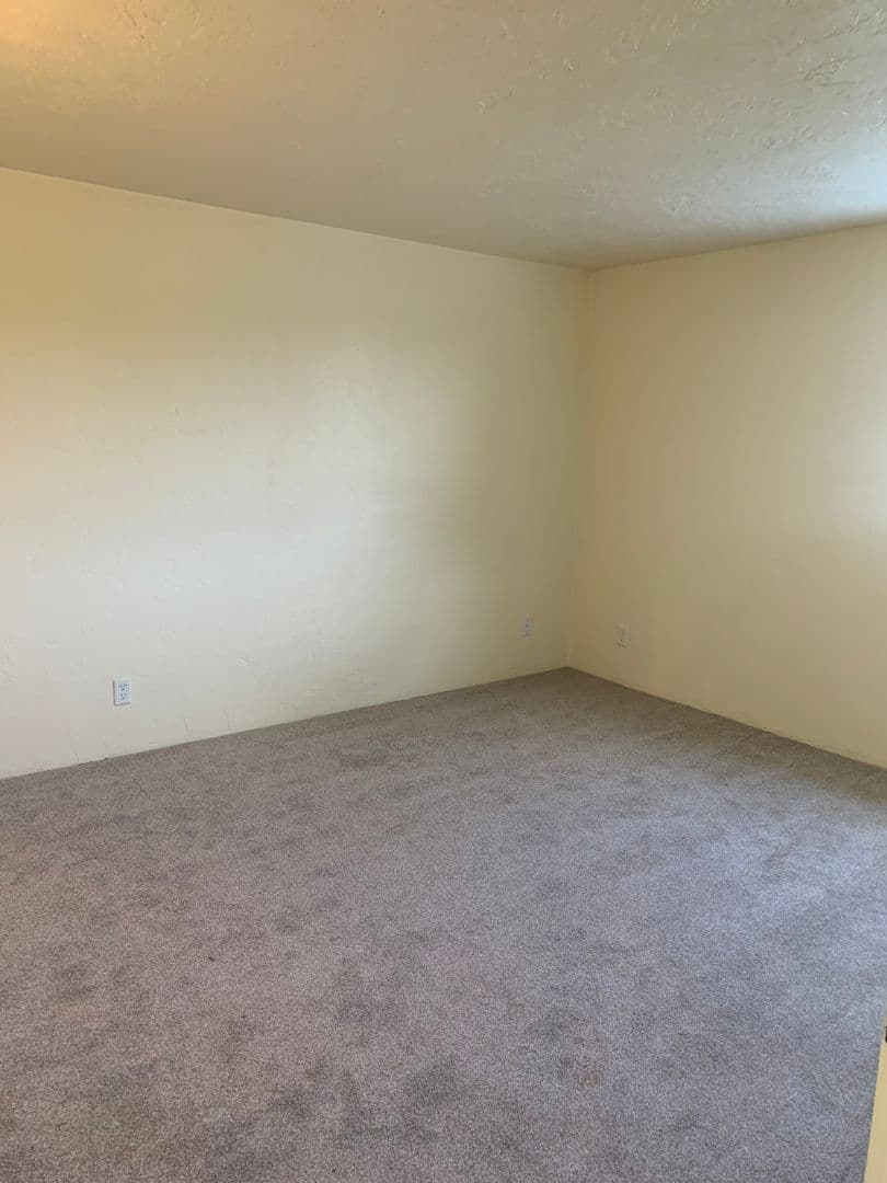 Eugene Apartment: 1800 Cal Young Road