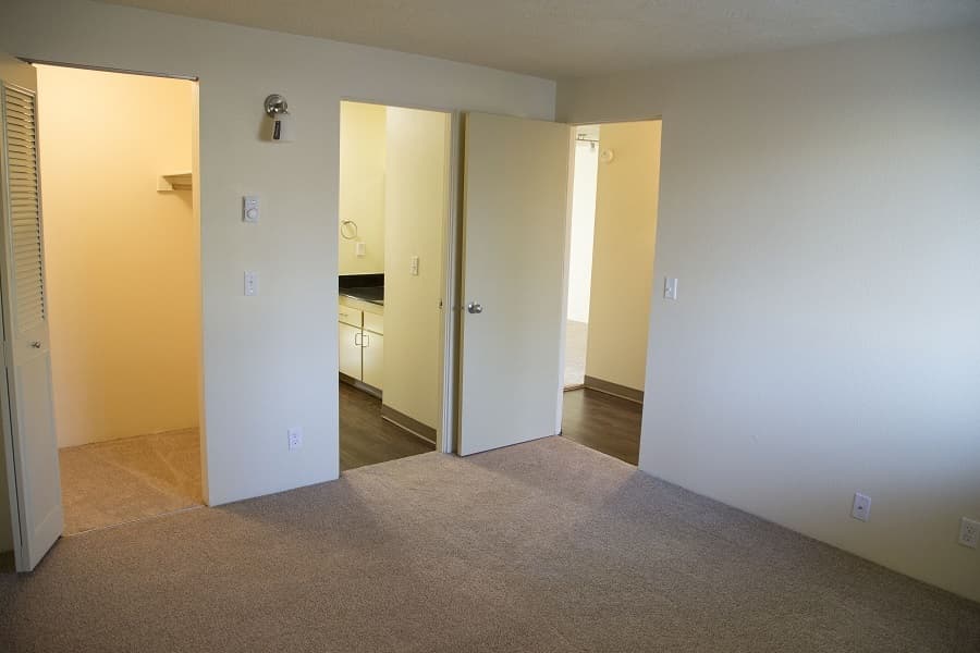 Eugene Apartment: 1800 Cal Young Road