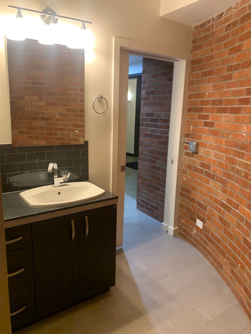 Eugene Apartment: 877 E. Park Street