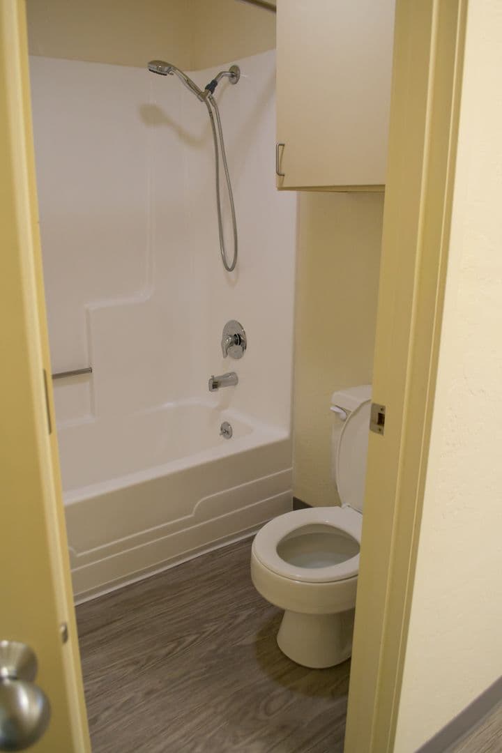 Eugene Apartment: 1800 Cal Young Road