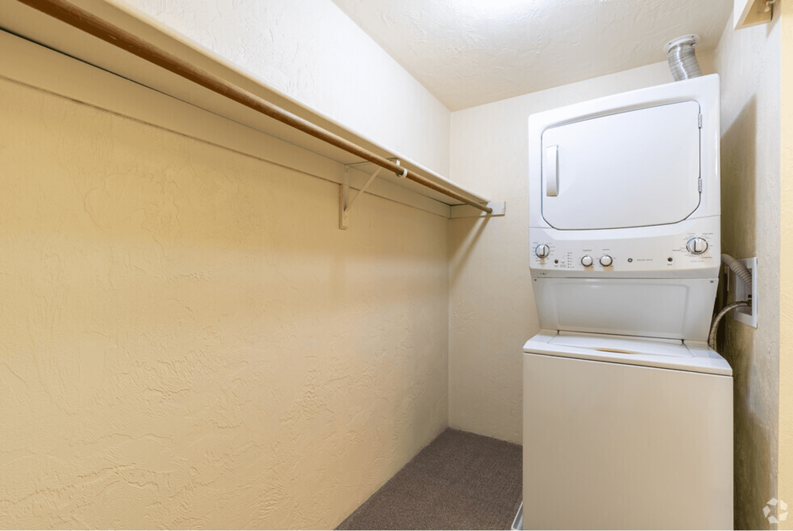 Eugene Apartment: 1800 Cal Young Road