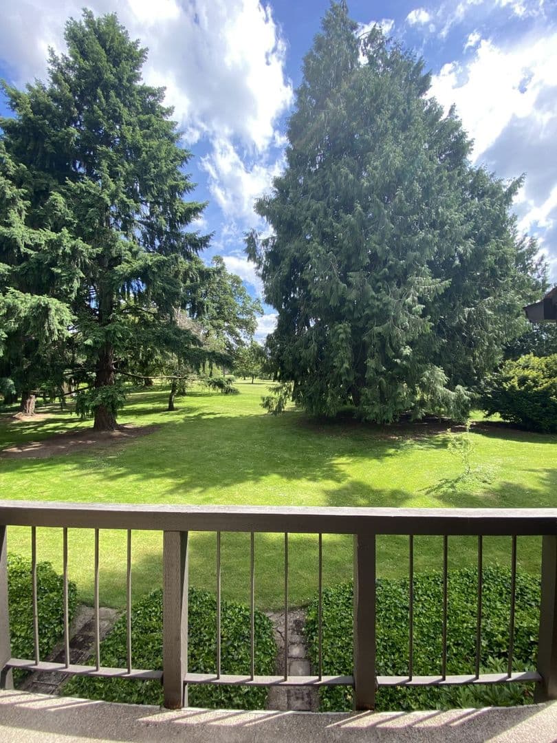 Eugene Apartment: 1800 Cal Young Road