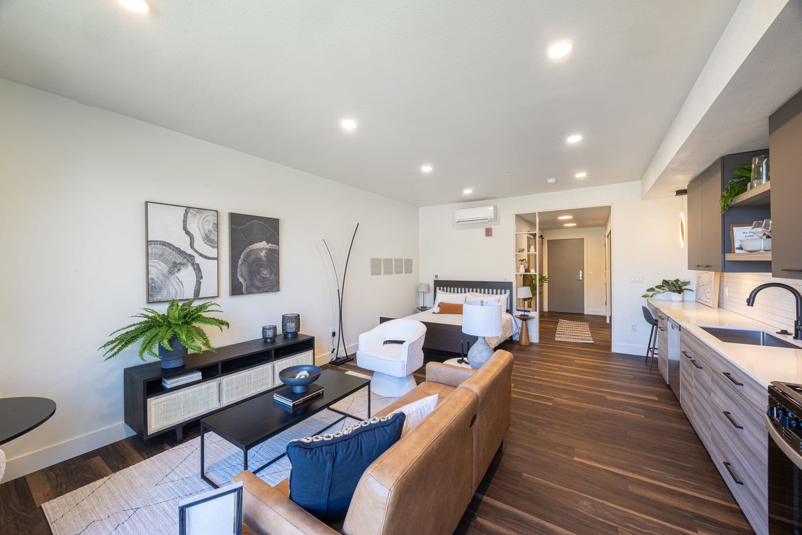 Eugene Apartment: 185 Fairway Loop