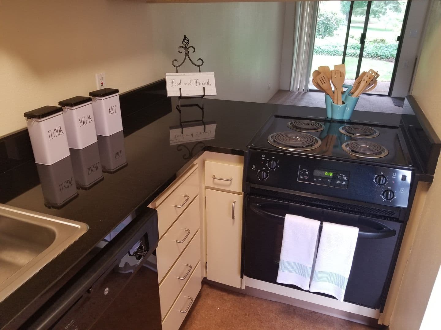 Eugene Apartment: 1800 Cal Young Road