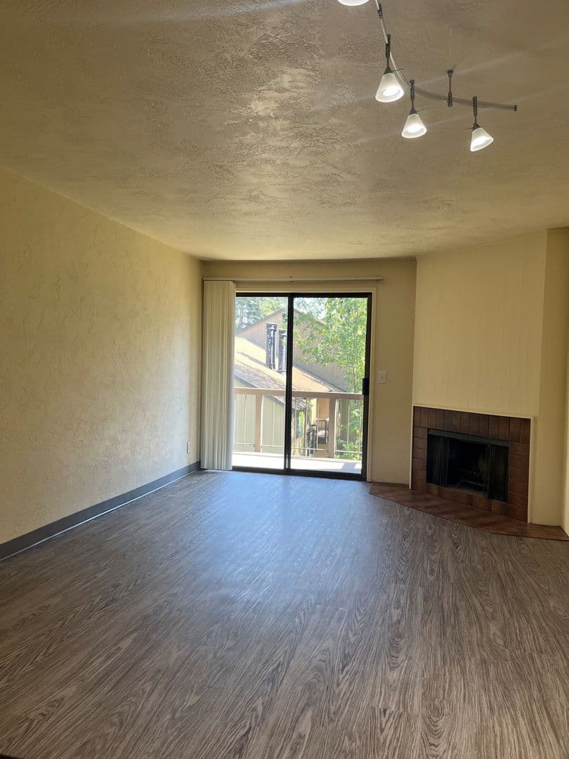 Eugene Apartment: 1800 Cal Young Road