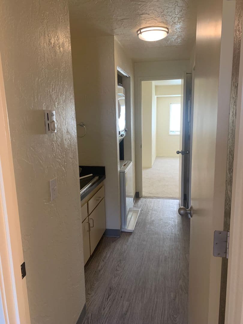 Eugene Apartment: 1800 Cal Young Road