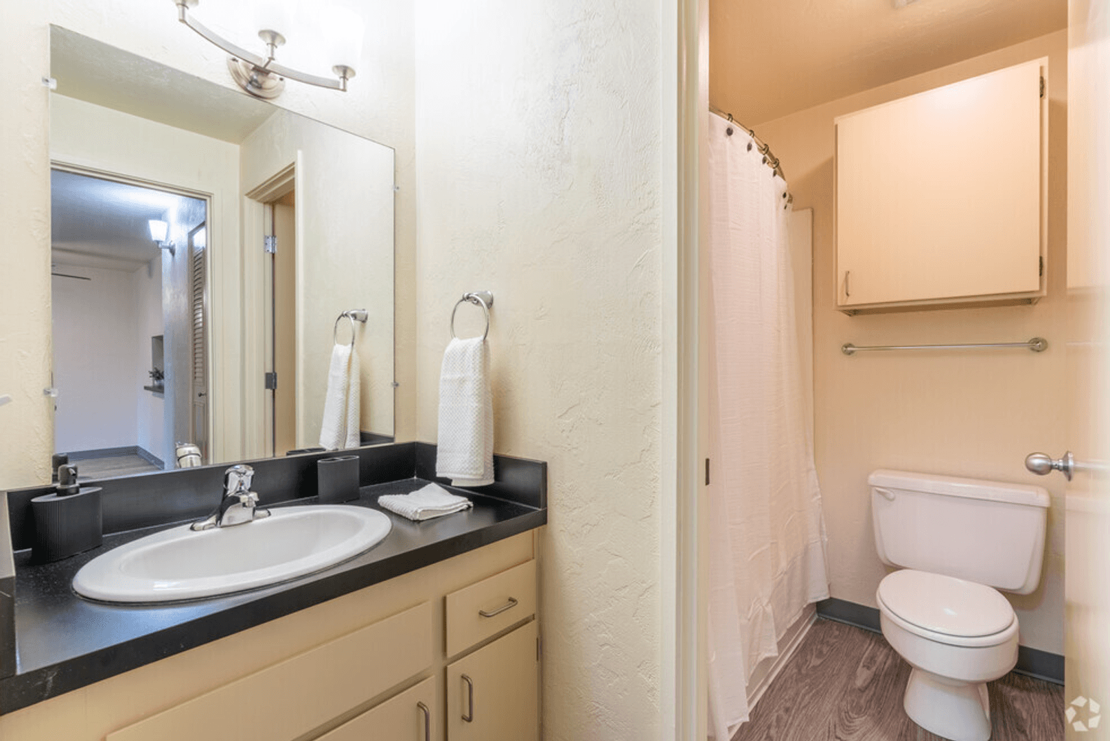 Eugene Apartment: 1800 Cal Young Road