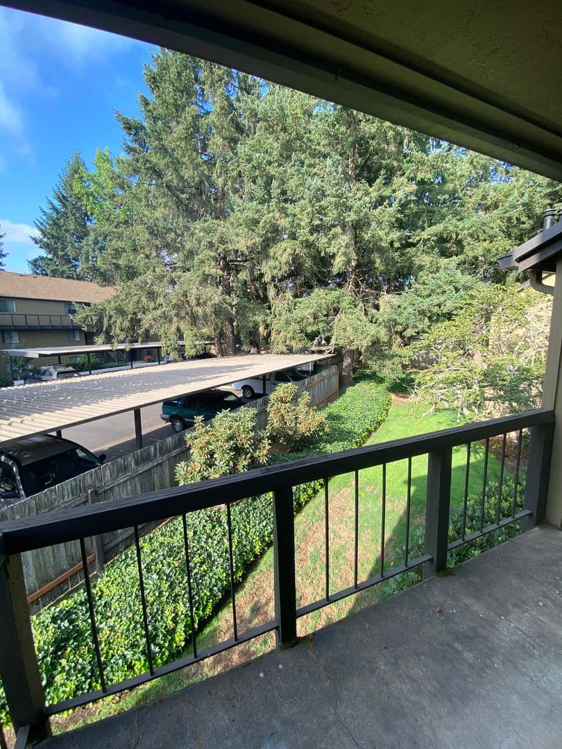 Eugene Apartment: 1800 Cal Young Road