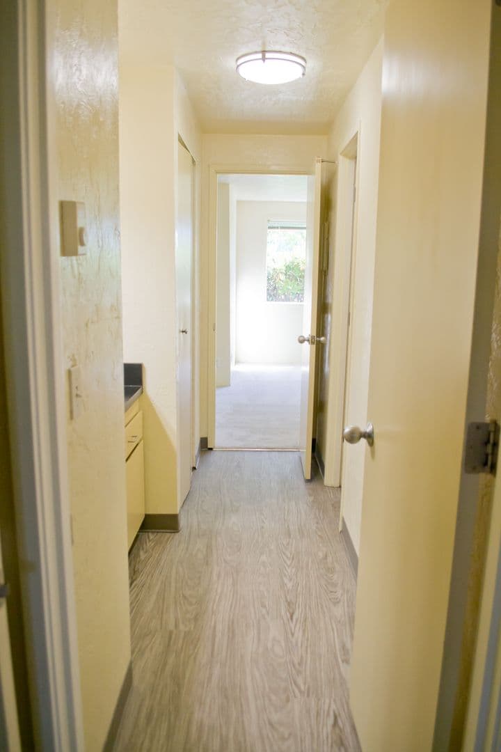 Eugene Apartment: 1800 Cal Young Road