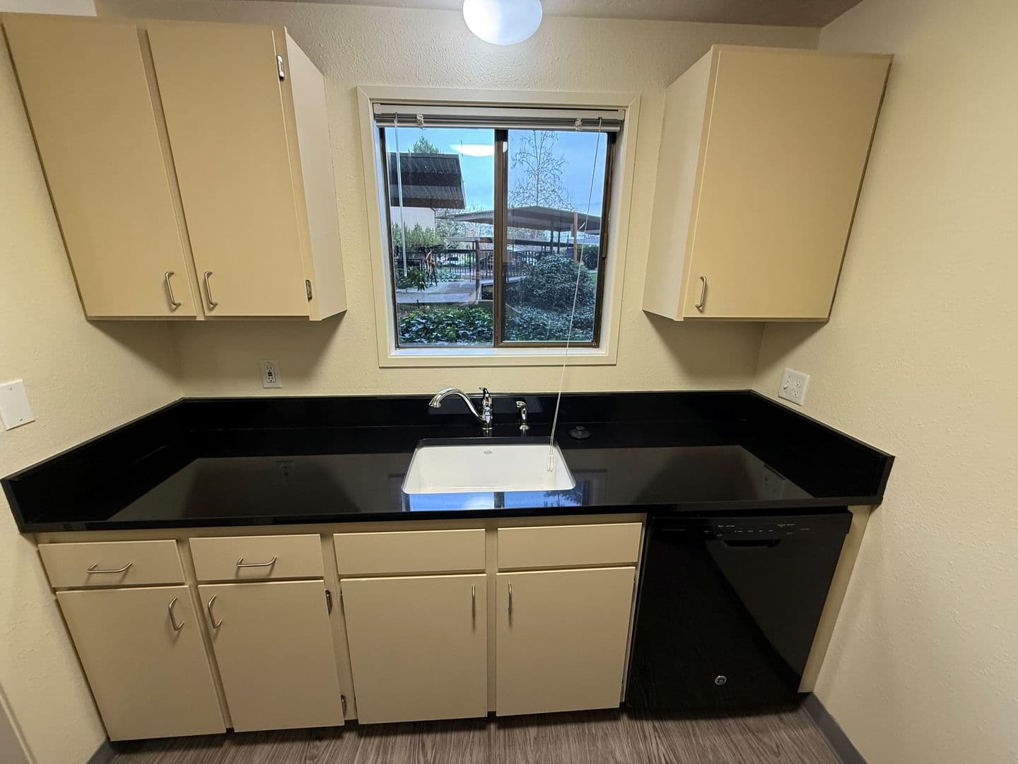 Eugene Apartment: 1800 Cal Young Road