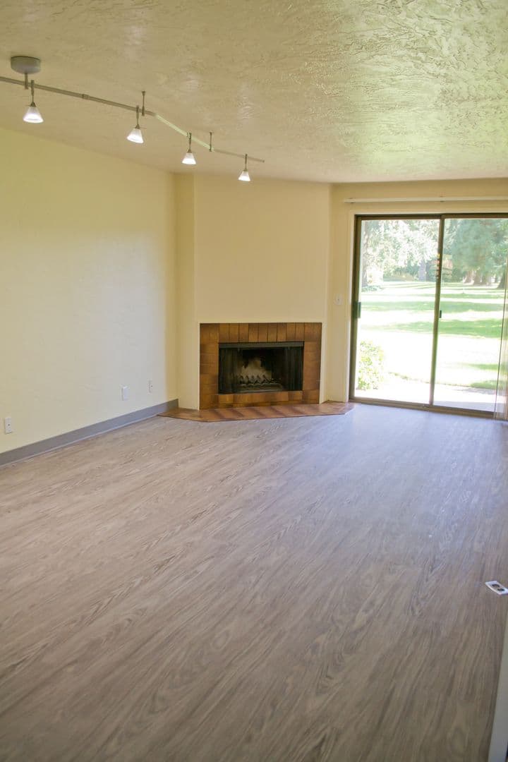 Eugene Apartment: 1800 Cal Young Road