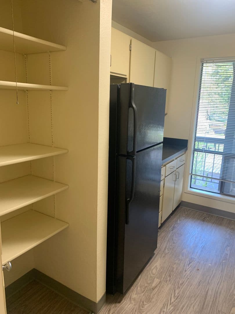 Eugene Apartment: 1800 Cal Young Road