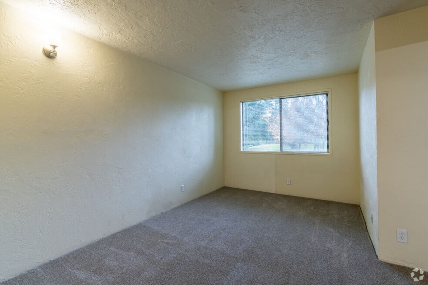 Eugene Apartment: 1800 Cal Young Road