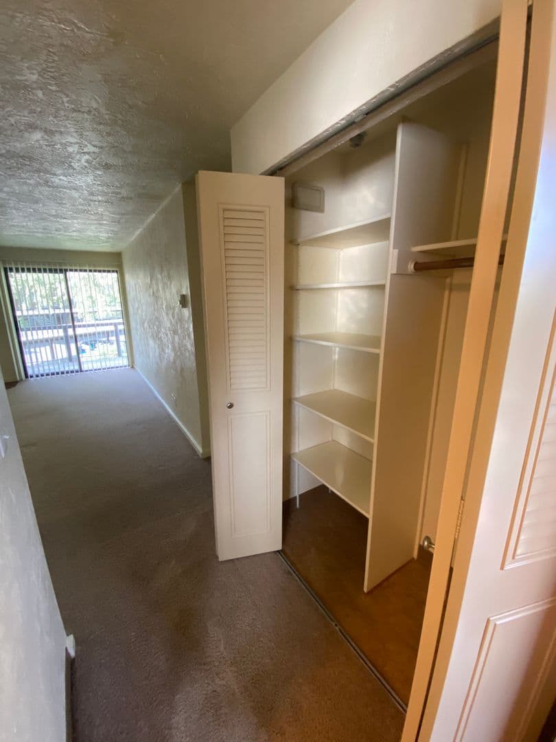 Eugene Apartment: 1800 Cal Young Road