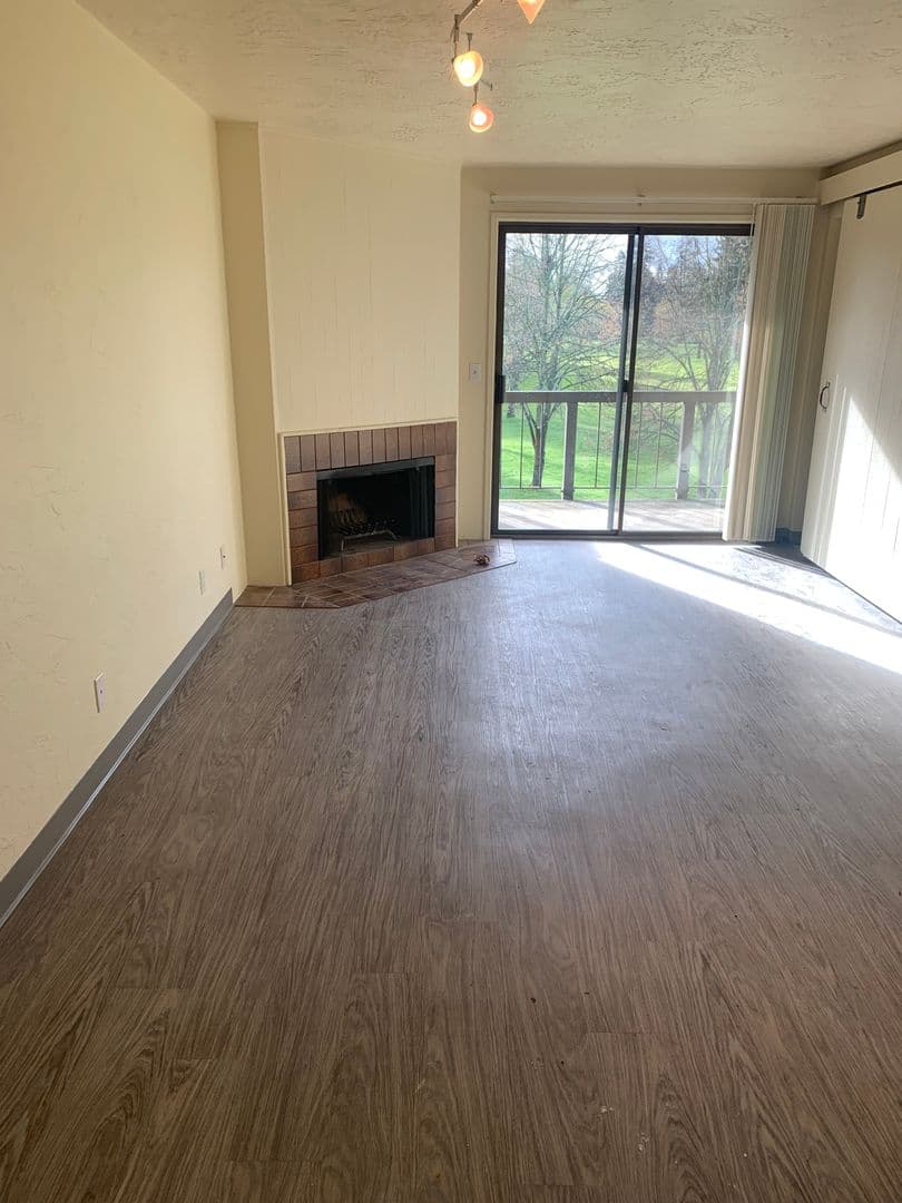Eugene Apartment: 1800 Cal Young Road