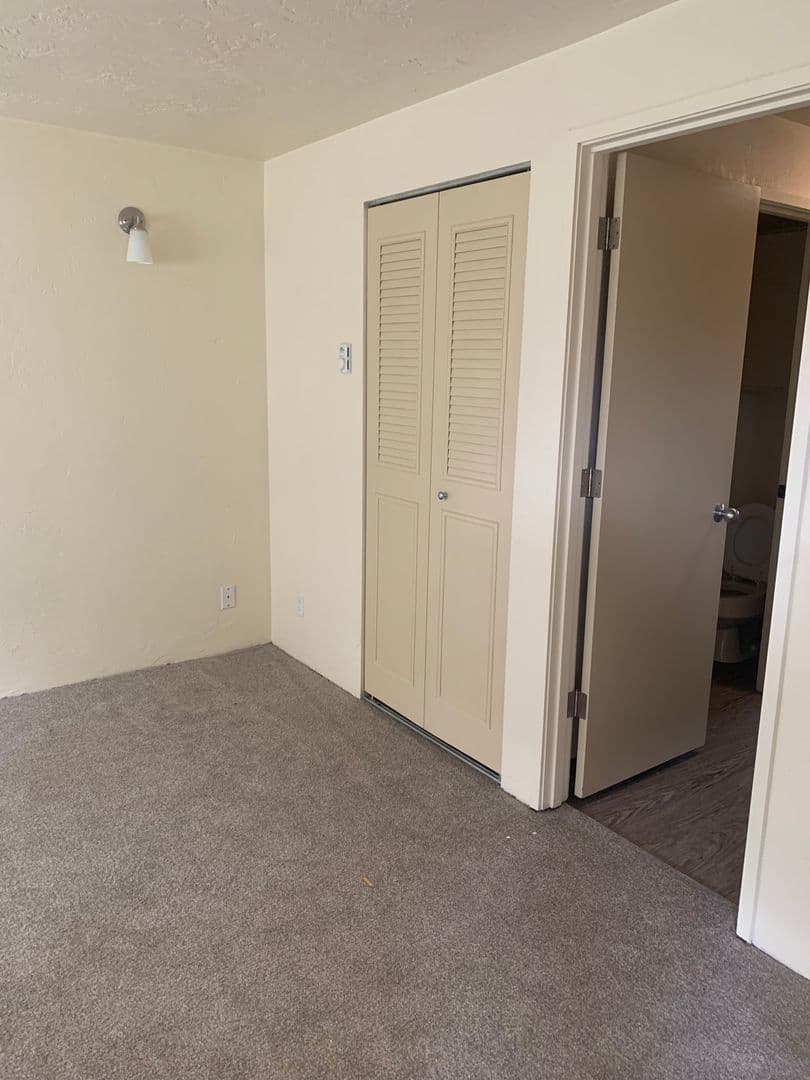 Eugene Apartment: 1800 Cal Young Road