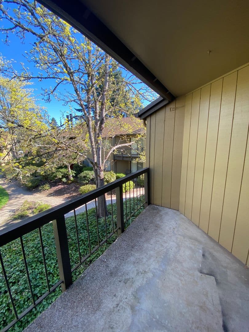 Eugene Apartment: 1800 Cal Young Road