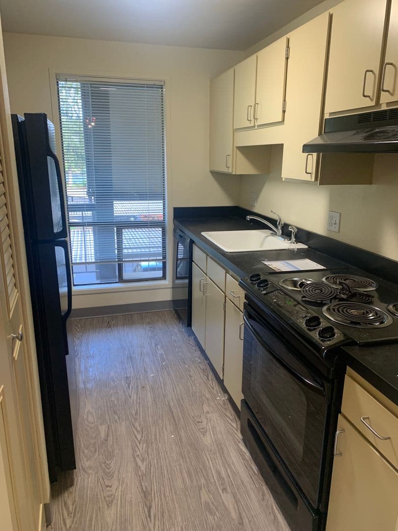 Eugene Apartment: 1800 Cal Young Road