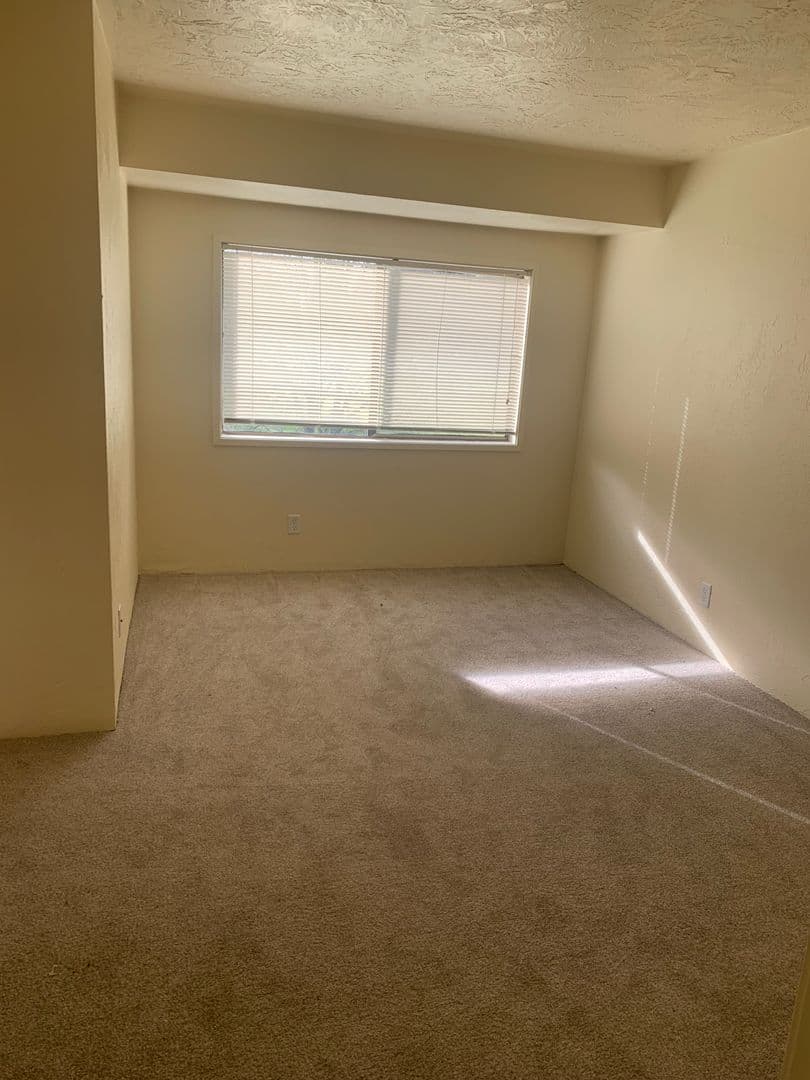 Eugene Apartment: 1800 Cal Young Road