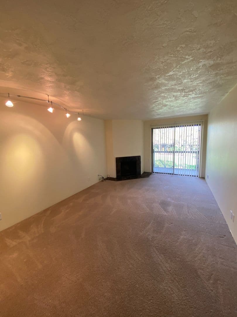 Eugene Apartment: 1800 Cal Young Road