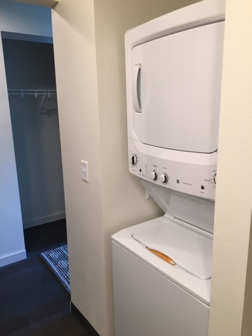 Eugene Apartment: 1030 Ferry St
