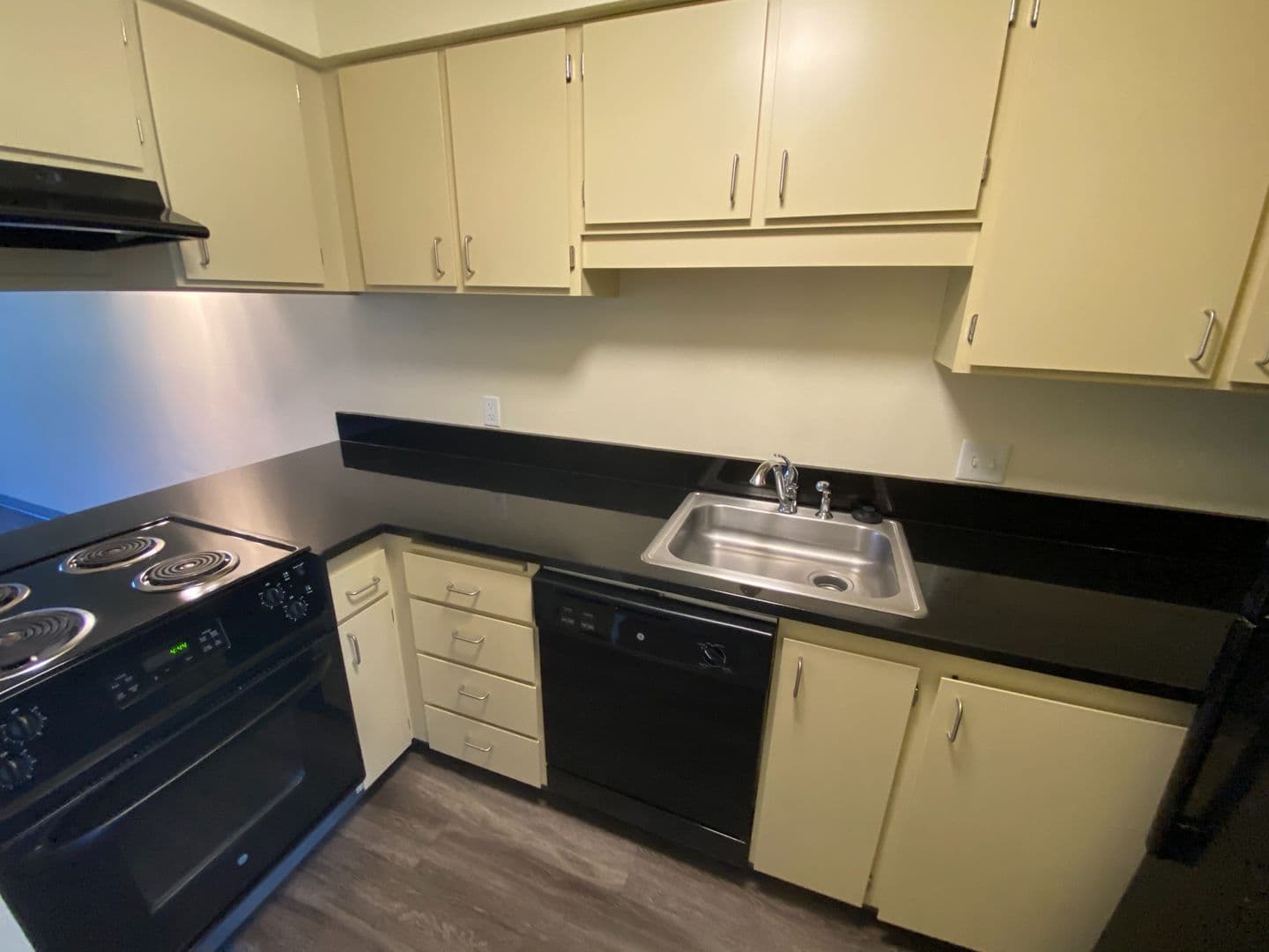 Eugene Apartment: 1800 Cal Young Road