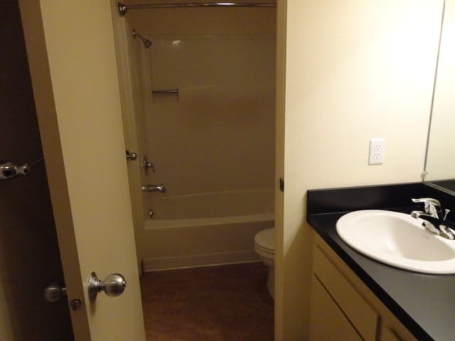Eugene Apartment: 1800 Cal Young Road