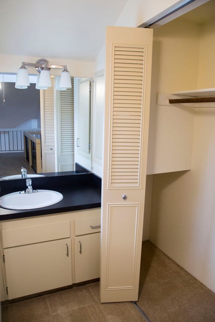 Eugene Apartment: 1800 Cal Young Road