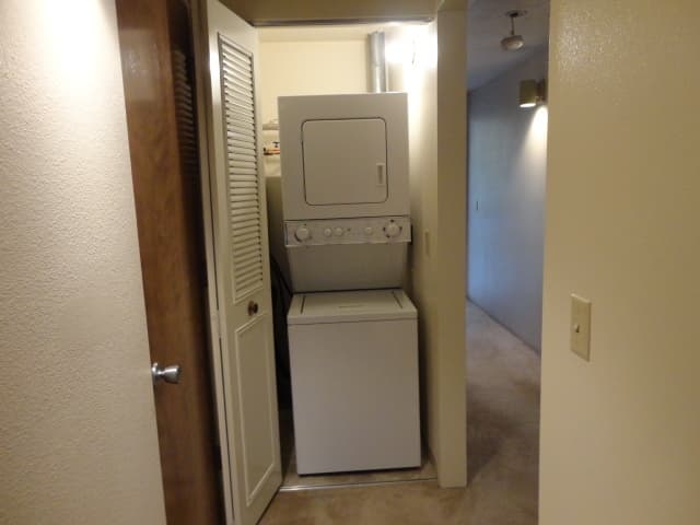 Eugene Apartment: 1800 Cal Young Road