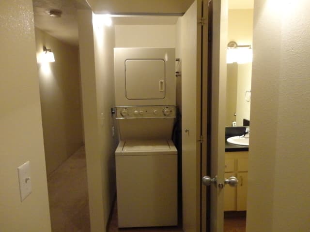 Eugene Apartment: 1800 Cal Young Road