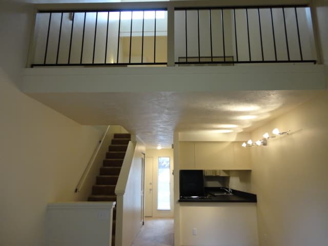 Eugene Apartment: 1800 Cal Young Road