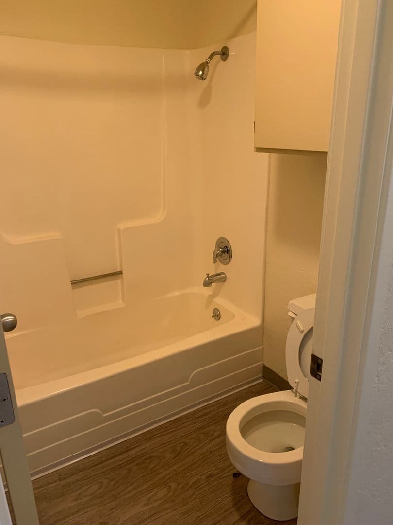 Eugene Apartment: 1800 Cal Young Road