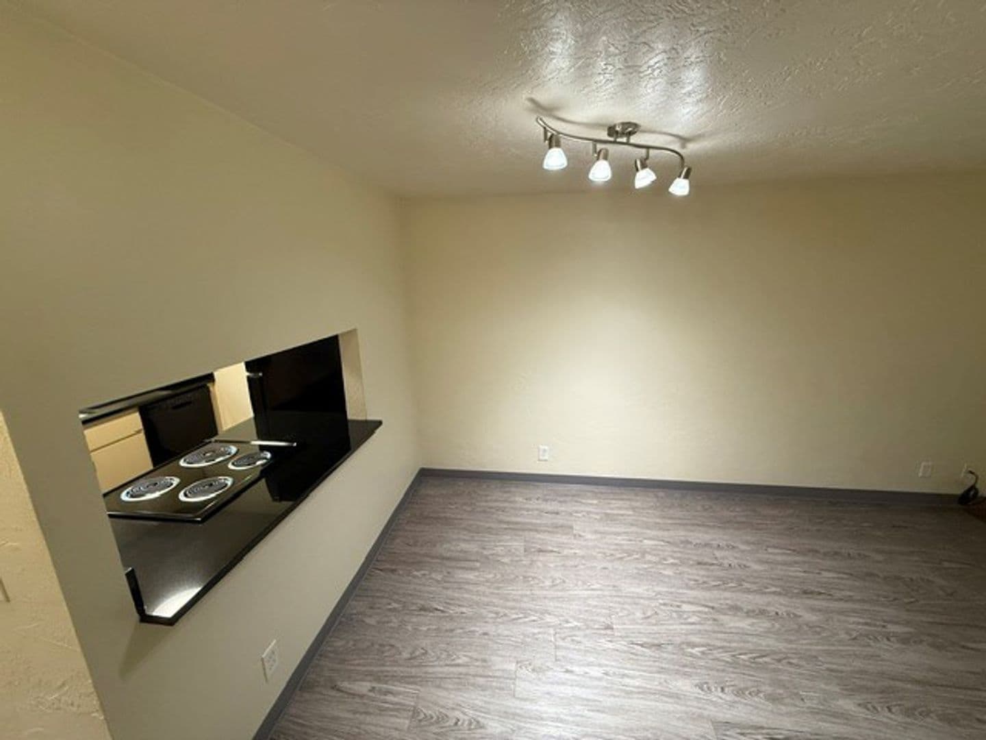 Eugene Apartment: 1800 Cal Young Road