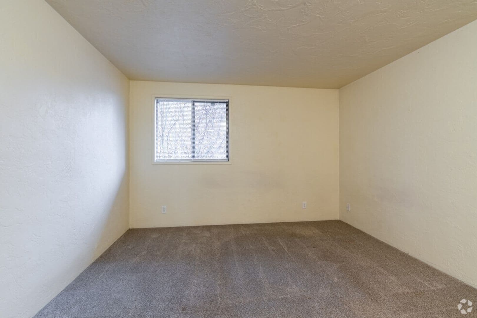 Eugene Apartment: 1800 Cal Young Road
