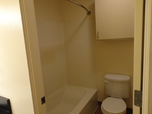 Eugene Apartment: 1800 Cal Young Road