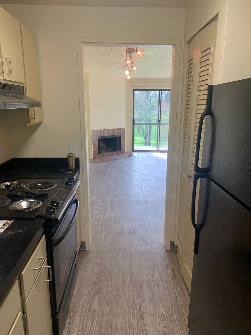 Eugene Apartment: 1800 Cal Young Road