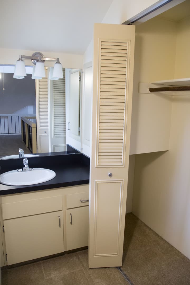 Eugene Apartment: 1800 Cal Young Road