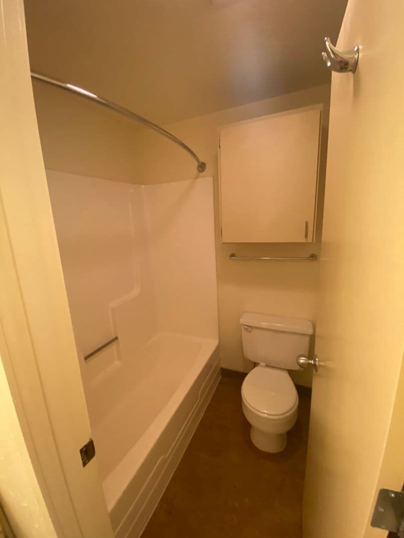 Eugene Apartment: 1800 Cal Young Road