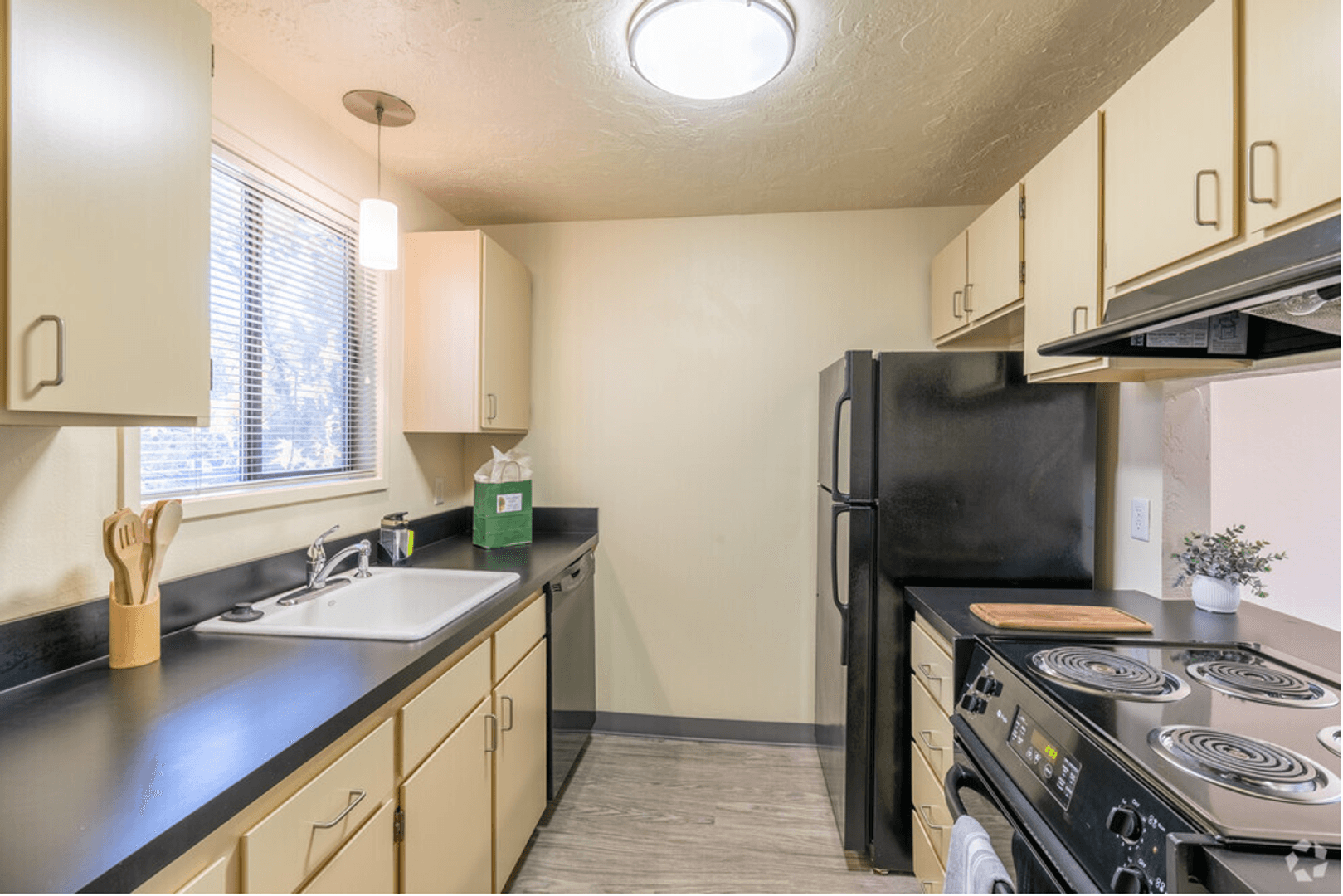 Eugene Apartment: 1800 Cal Young Road