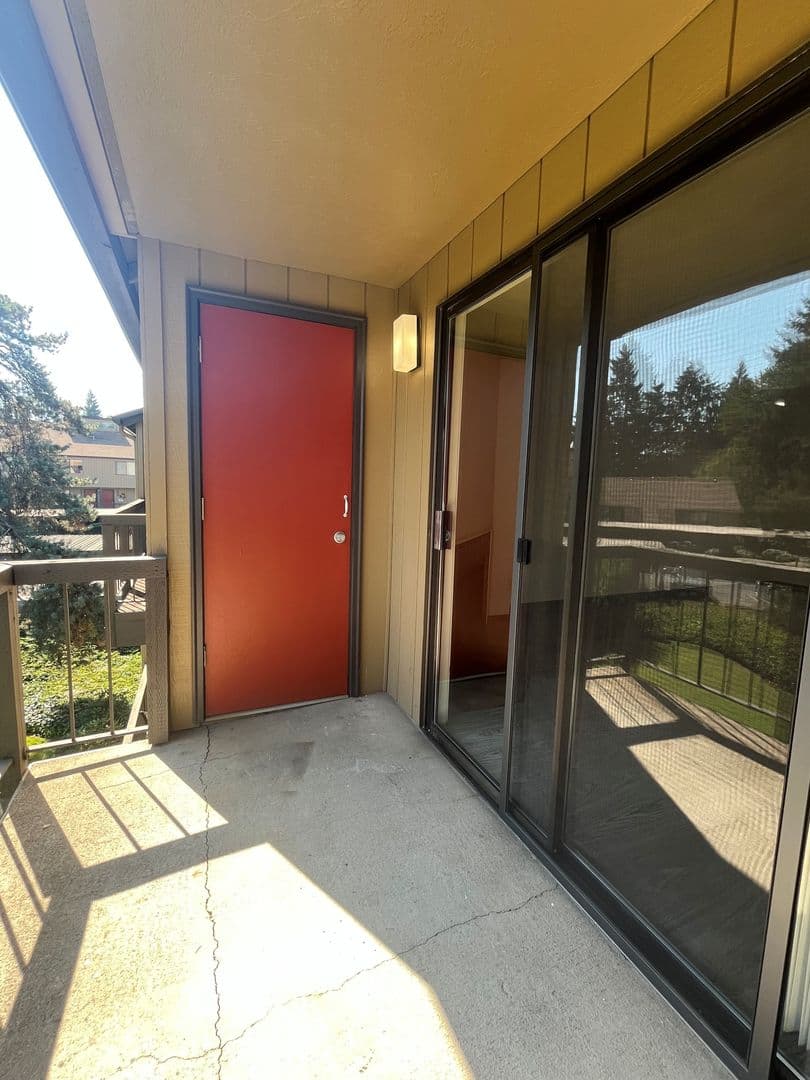Eugene Apartment: 1800 Cal Young Road