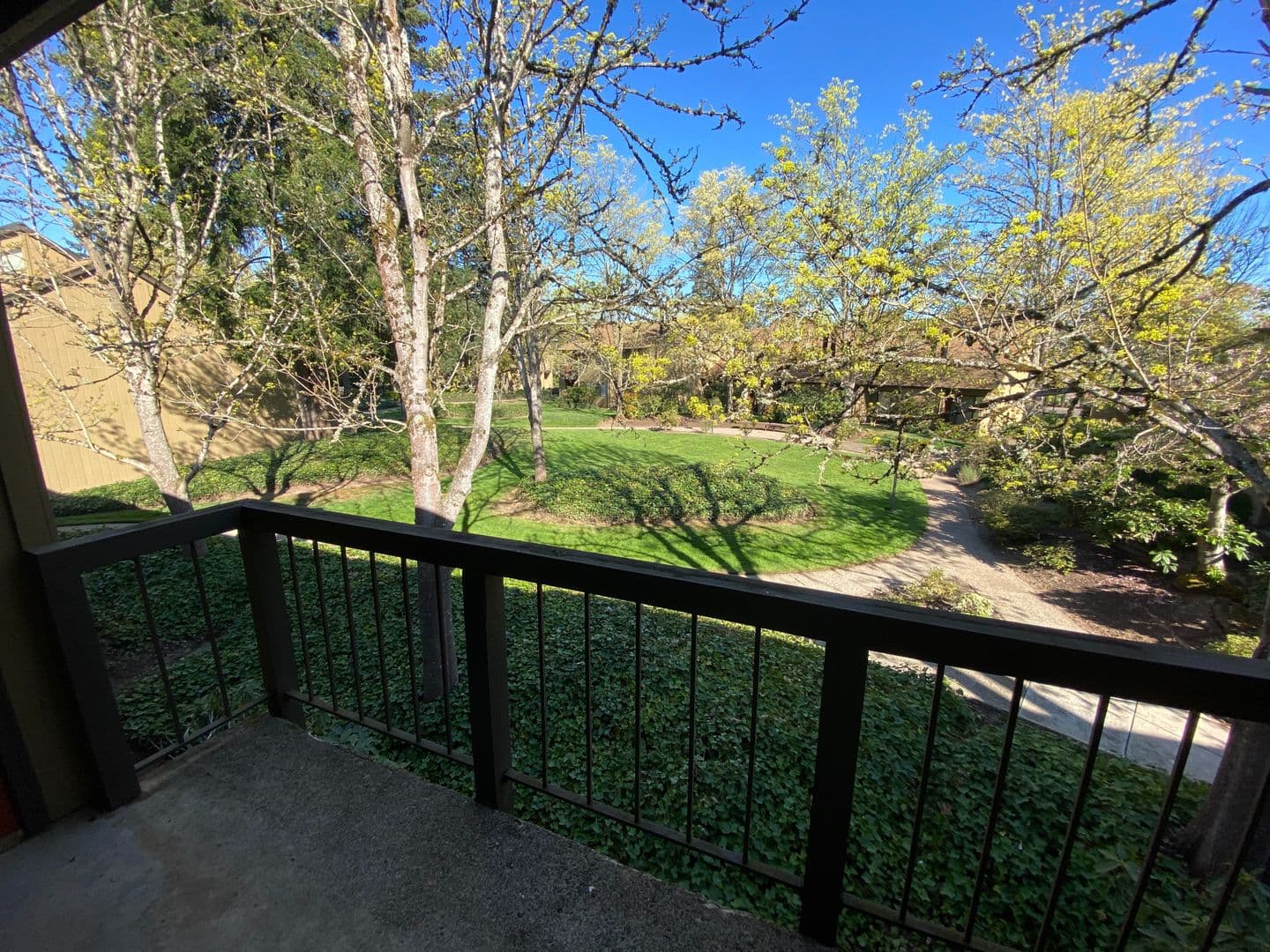 Eugene Apartment: 1800 Cal Young Road