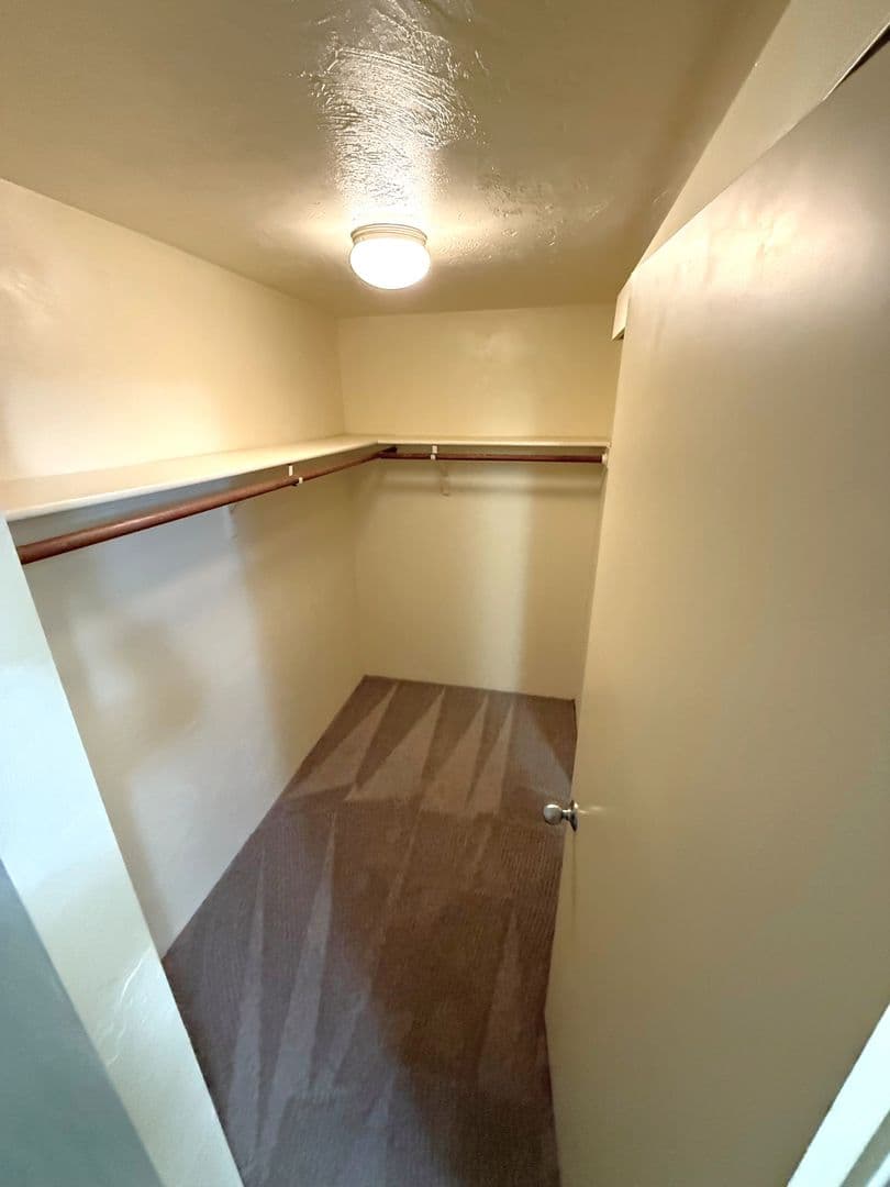 Eugene Apartment: 1800 Cal Young Road